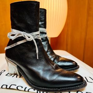 Golden Goose black leather star booties! 🖤